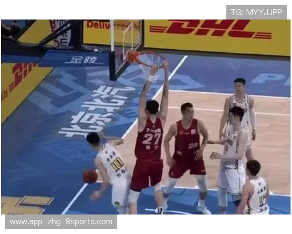 周琦篮下连续得分，CBA内线优势明显